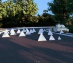 Betonowe blokady drogowe – piramidy